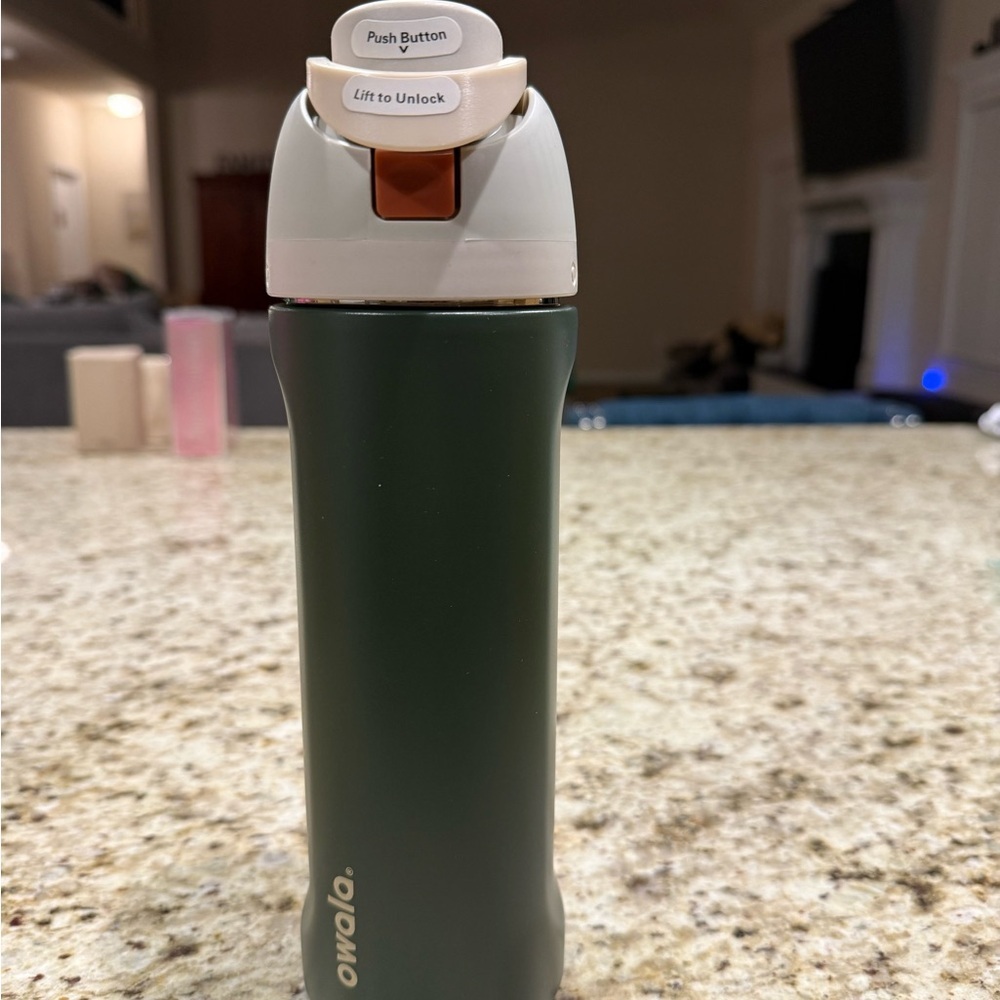Owala Forest Green Insulated Tumbler with Built-in Straw 24oz